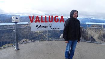 Auf dem Gipfel. Hier weht eine steife Brise, Vorboten des angekündigten Sturms?