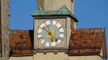 Uhr im Röderbogen