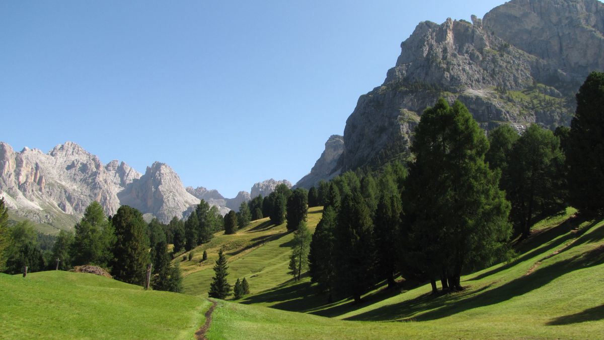 Fermeda-Gruppe im Hintergrund