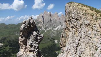 dieser Felsen zeigt uns von unten die Scharte