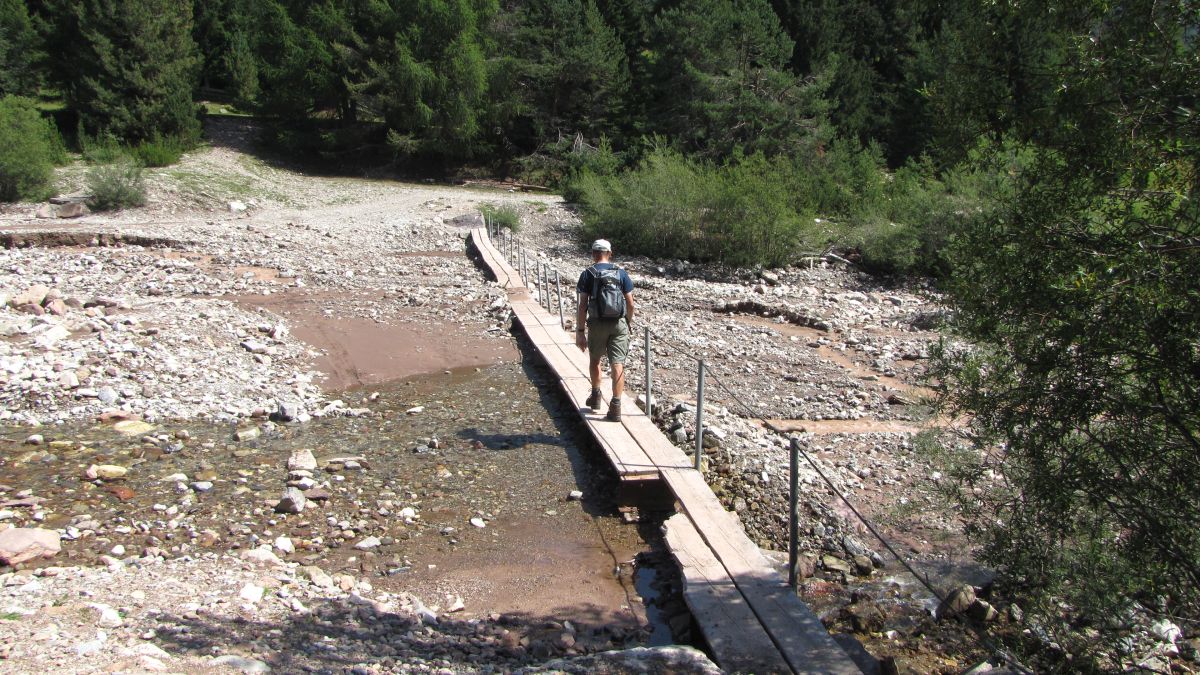 Bachüberquerung kurz vor der Furnes-Seilbahnstation