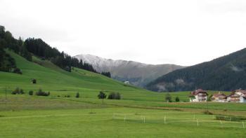 Abendspaziergang, die Berge in weiß