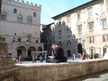 Perugia, André schreibt Karten