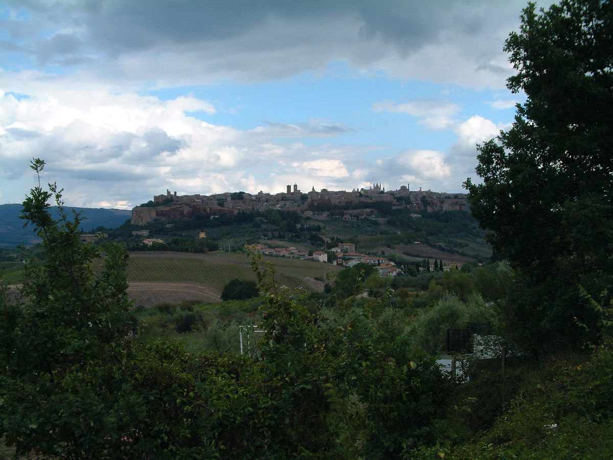 Orvieto von fern