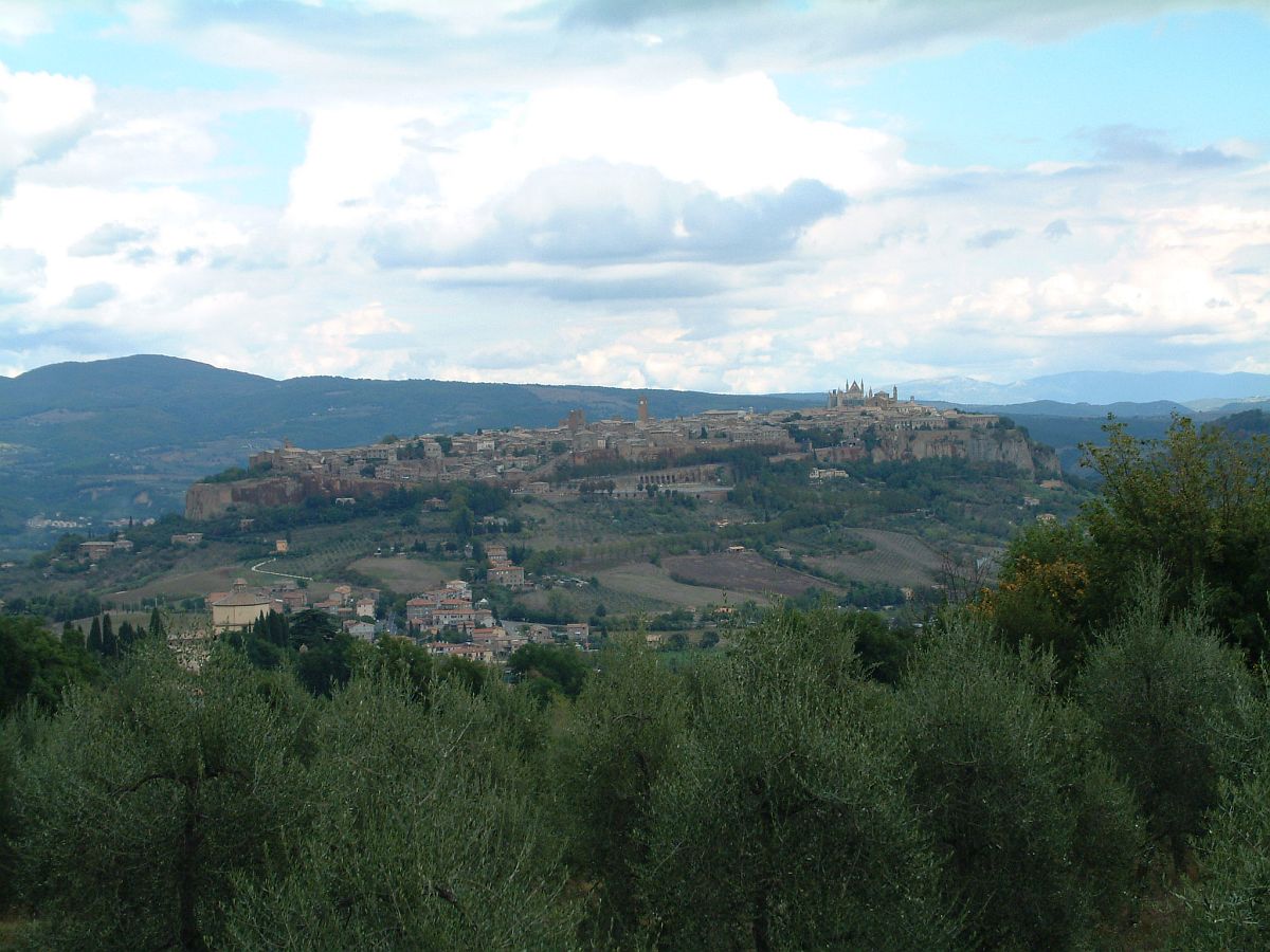 Orvieto von fern