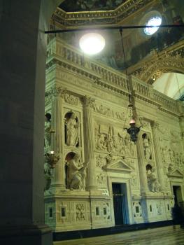 Santa Casa in Loreto, das Haus Marias, von Engeln hier her getragen...