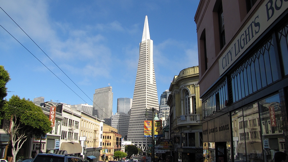 die bekannte "Transamerica Pyramid", das wohl auffälligste Hochhaus San Franciscos