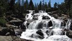 Wasserfall auf dem Weg zu Lili Lake (Lower Glen Alpine Creek Falls)